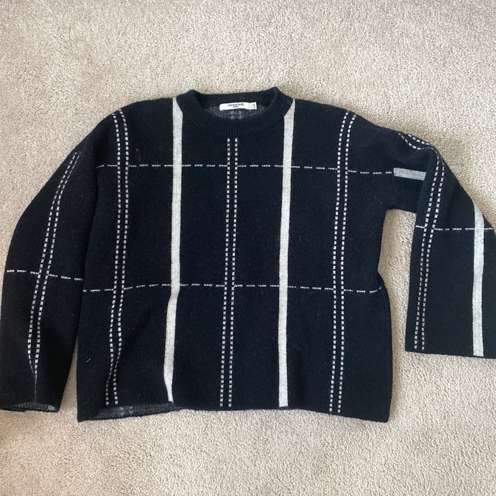 Black long sleeve sweater with white detailing